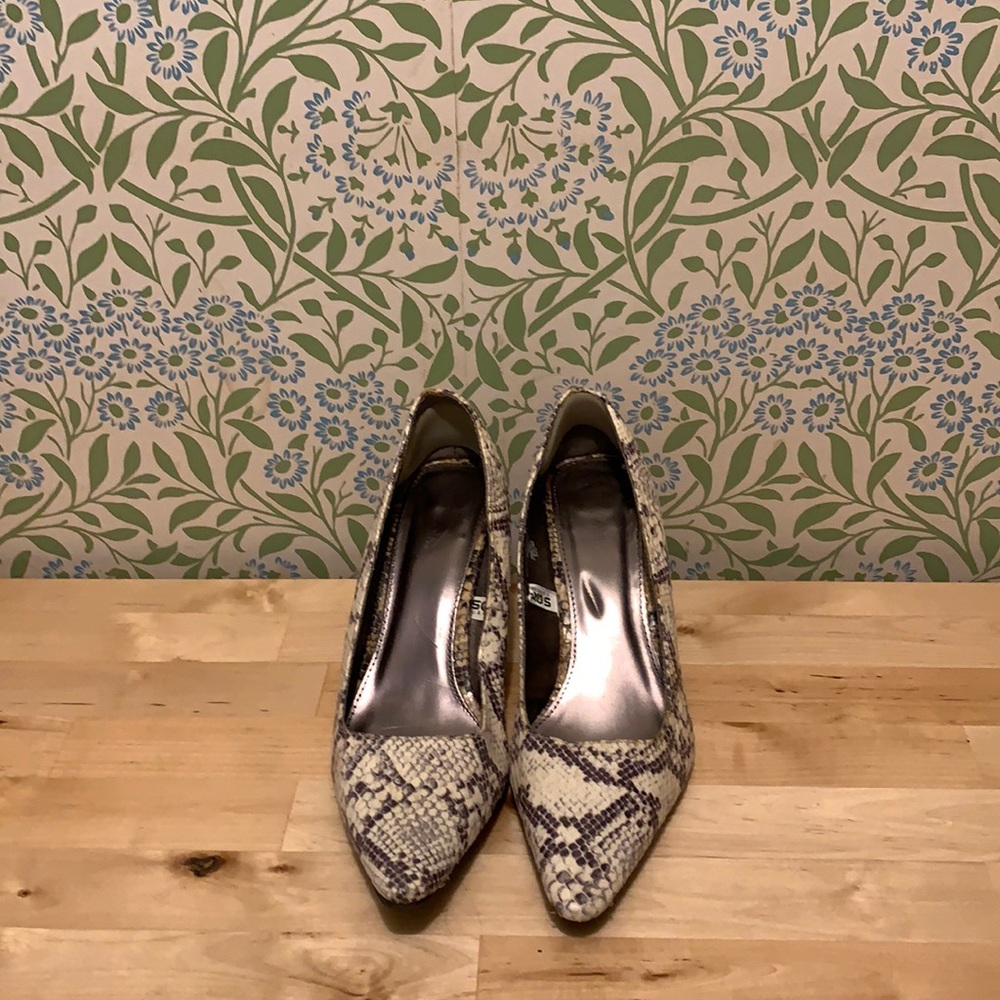 Merona faux snakeskin heels size 7